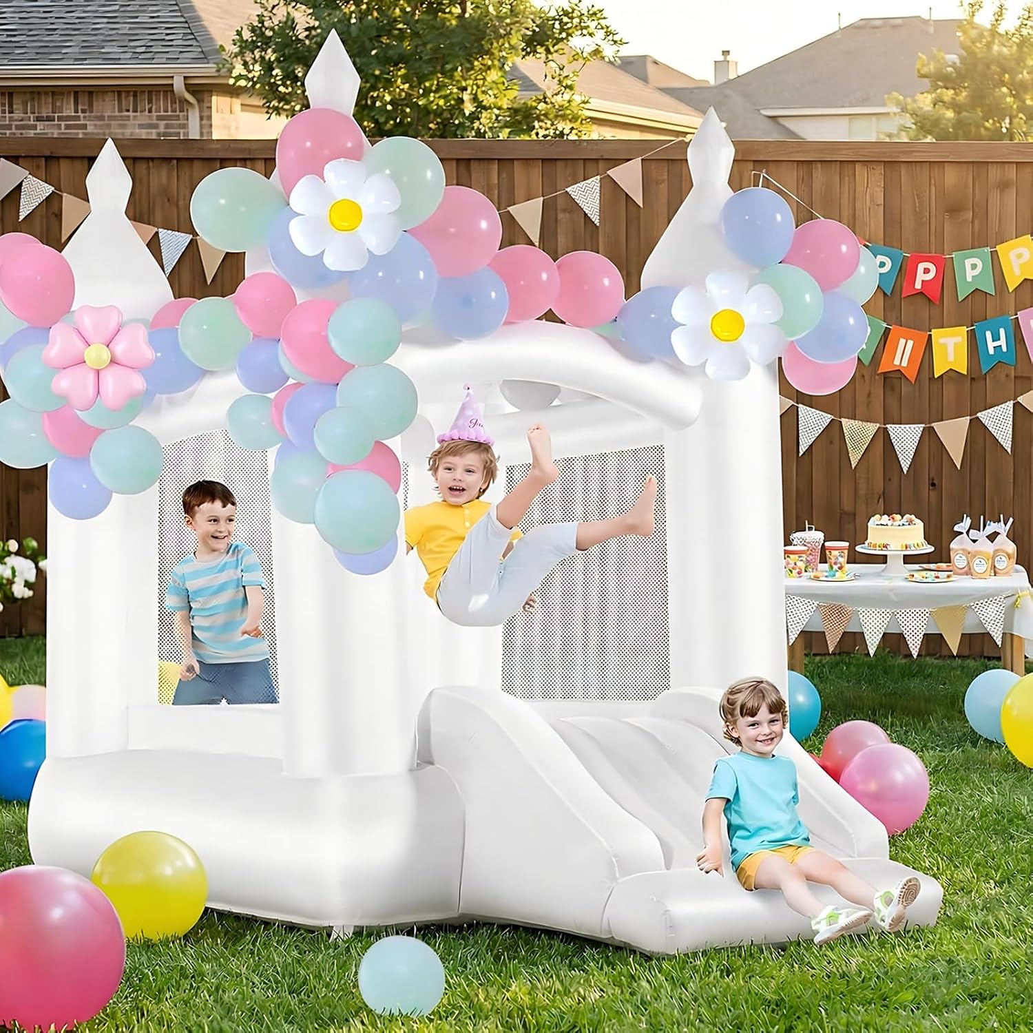 Kids Outdoor House - قلعة نطاطية بيضاء للأطفال من سن