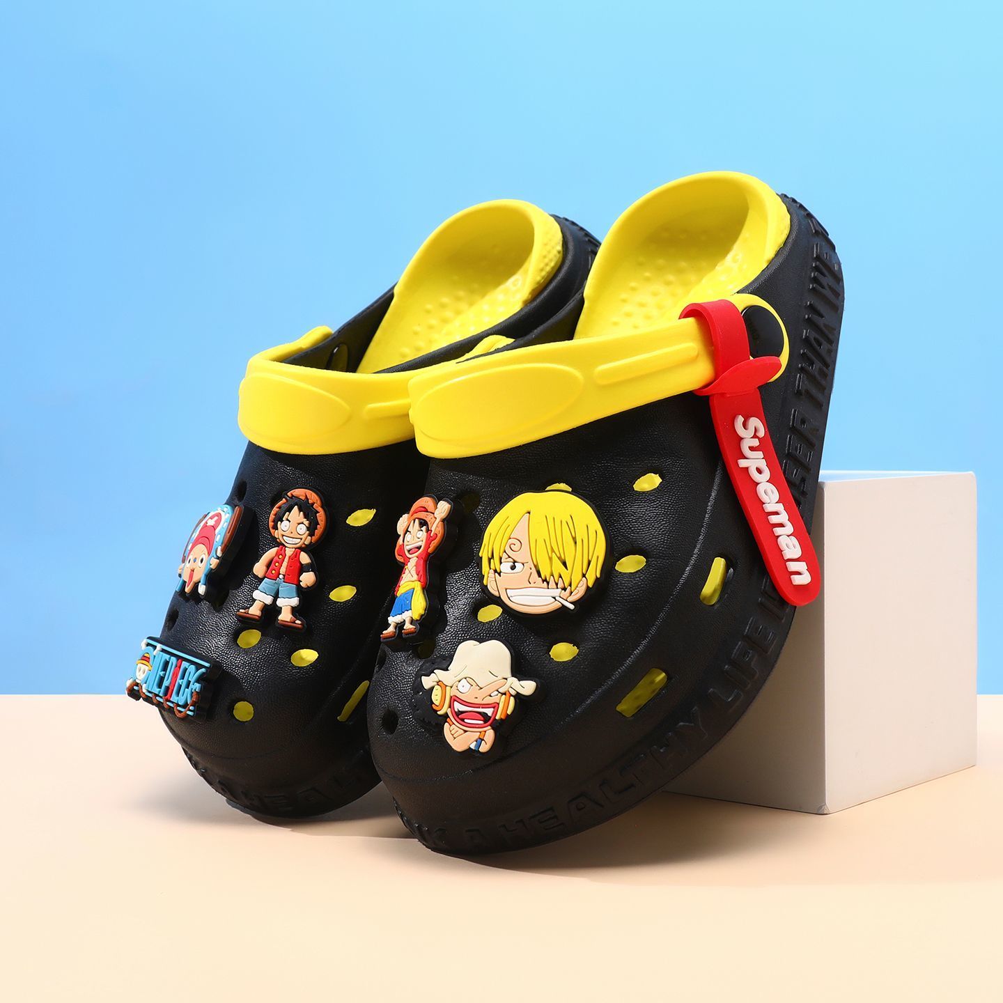 شباشب للأولاد والبنات بتصميم ك - مراجعة Kids Outdoor Wear وسعره