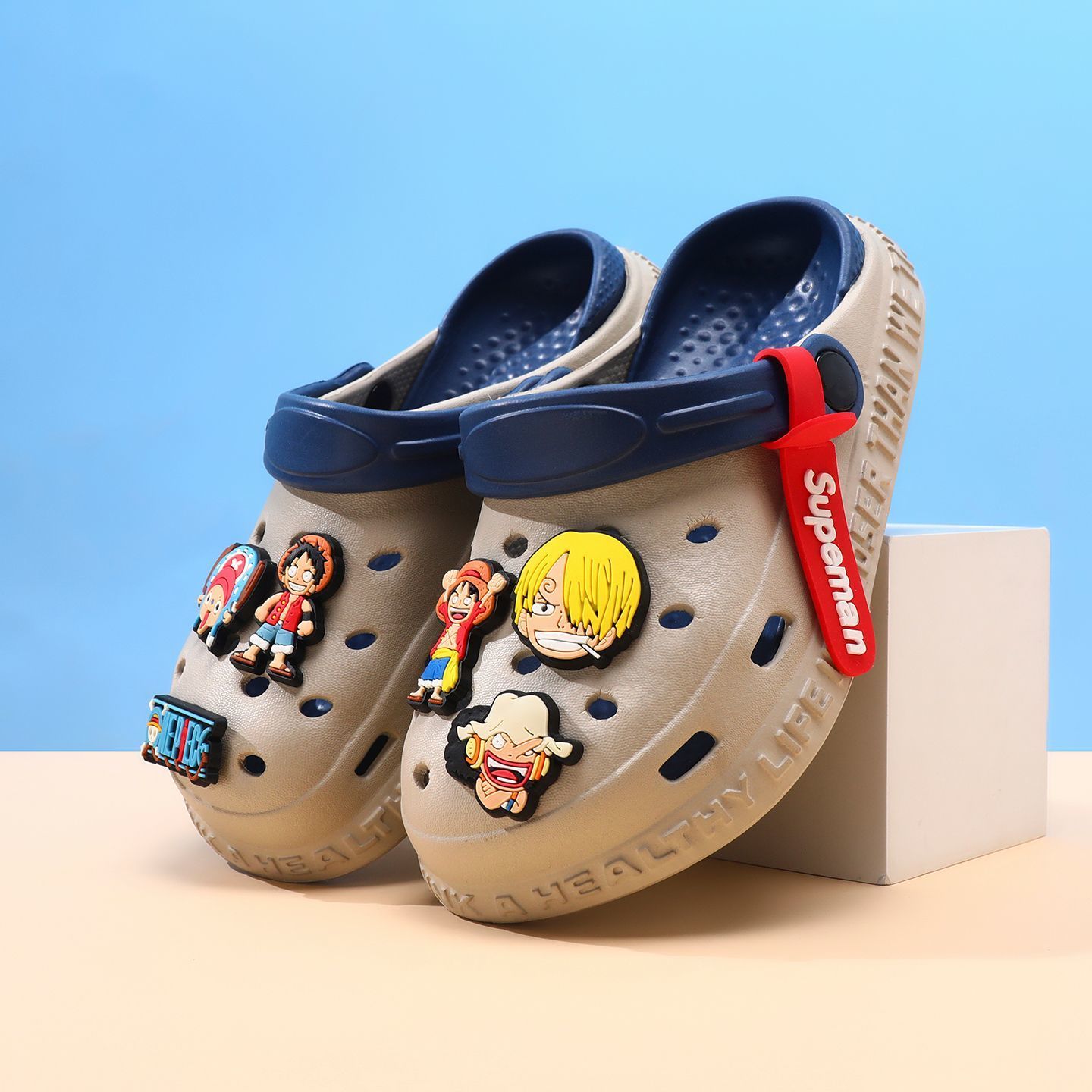 شباشب للأولاد والبنات بتصميم ك - مراجعة Kids Outdoor Wear وسعره