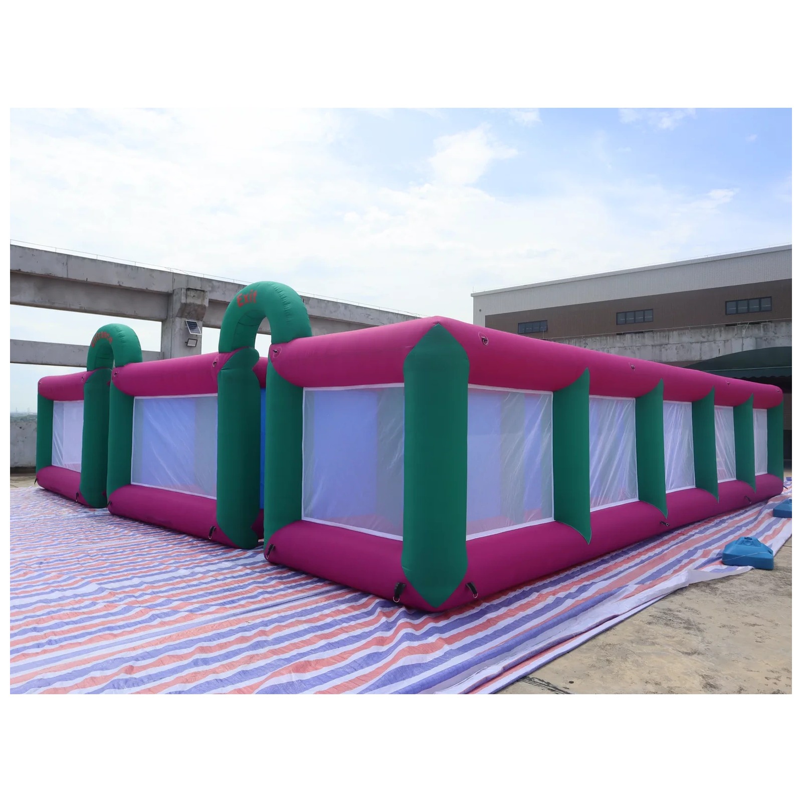 متاهة قابلة للنفخ كبيرة باللون - مراجعة Kids Outdoor Party Venue وسعره